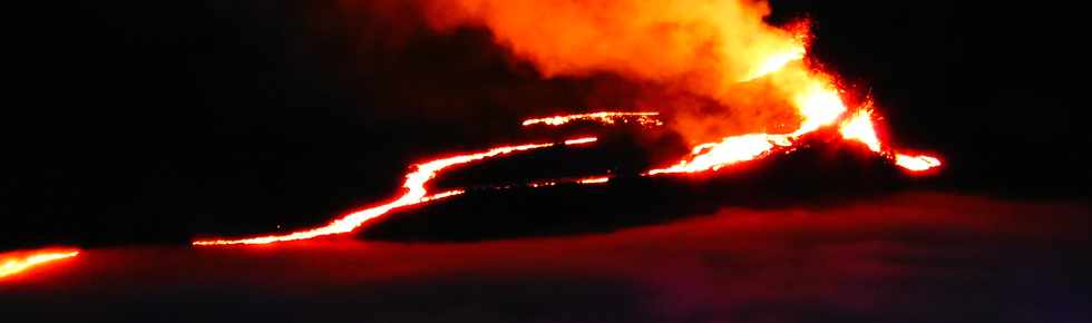 29 avril 2018 - Piton de la Fournaise - Eruption du 27 avril 2018  proximit du cratre Rivals -