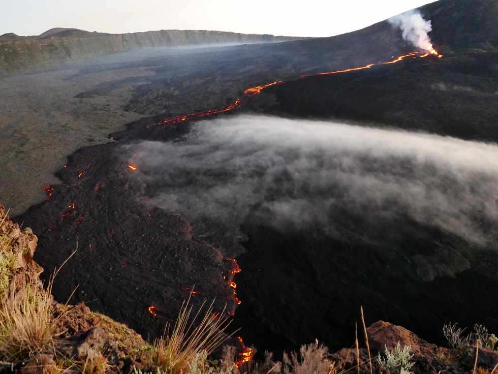 29 avril 2018 - Piton de la Fournaise - Eruption du 27 avril 2018  proximit du cratre Rivals -