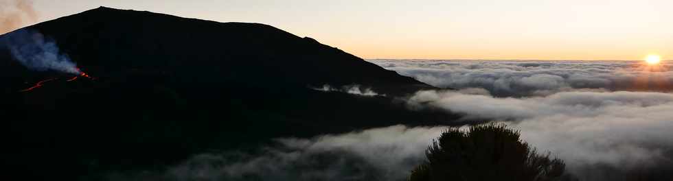 29 avril 2018 - Piton de la Fournaise - Eruption du 27 avril 2018  proximit du cratre Rivals -