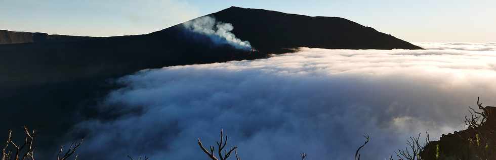 29 avril 2018 - Piton de la Fournaise - Eruption du 27 avril 2018  proximit du cratre Rivals -