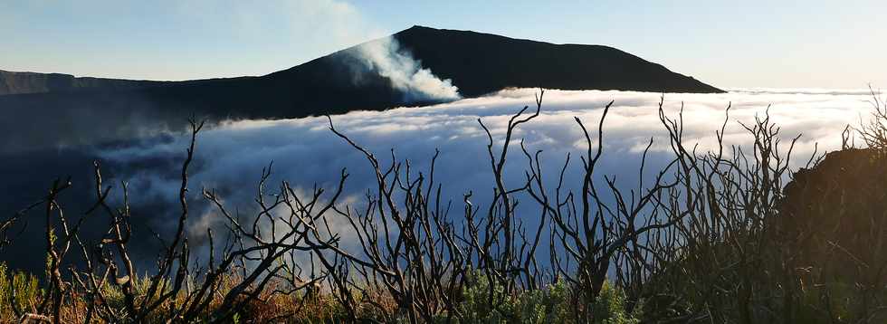 29 avril 2018 - Piton de la Fournaise - Eruption du 27 avril 2018  proximit du cratre Rivals -