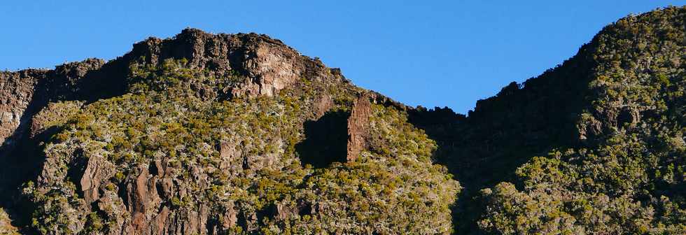 15 aot 2018 - Massif du Piton de la Fournaise - Enclos Fouqu - Vue sur le dyke du Pas de Bellecombe