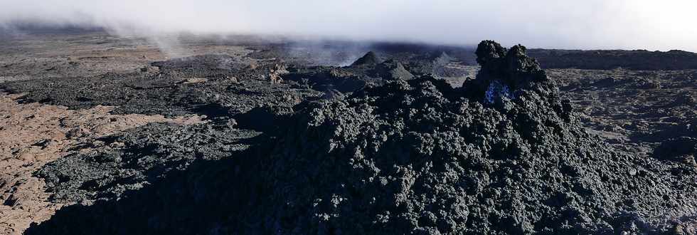 15 aot 2018 - Massif du Piton de la Fournaise - Enclos Fouqu -  Vue sur la coule du 13 juillet 2018