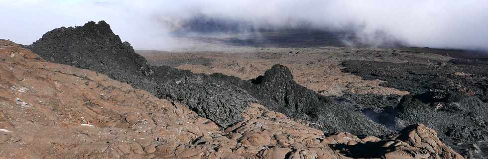 15 aot 2018 - Massif du Piton de la Fournaise - Enclos Fouqu -  Vue sur la coule du 13 juillet 2018