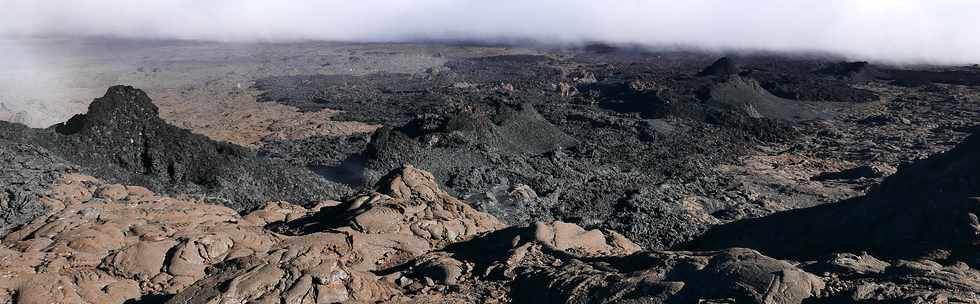 15 aot 2018 - Massif du Piton de la Fournaise - Enclos Fouqu -  Vue sur la coule du 13 juillet 2018