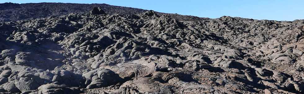 15 aot 2018 - Piton de la Fournaise - Sentier d'accs au cratre Dolomieu - Nouveau balisage aprs l'ruption du 13 juillet -