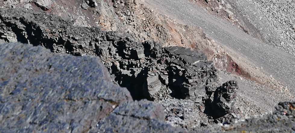 15 août 2018 - Piton de la Fournaise - Plateforme d'observation du cratère Dolomieu - Vue sur le fond du cratère -