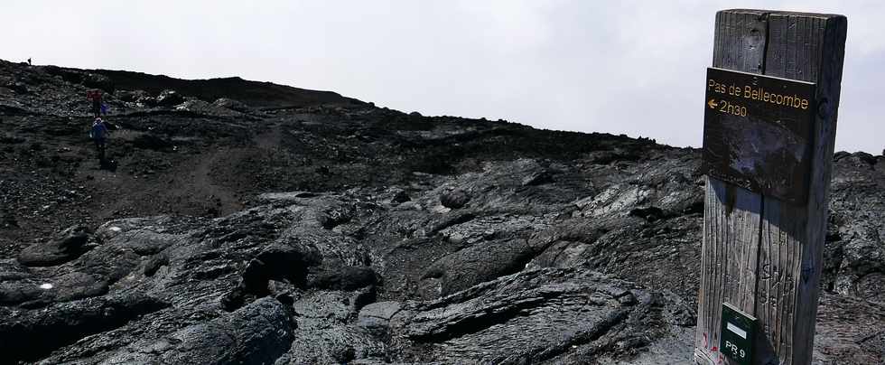 15 aot 2018 - Piton de la Fournaise - Plateforme d'observation du cratre Dolomieu - Panneau retour vers le Pas de Bellecombe -