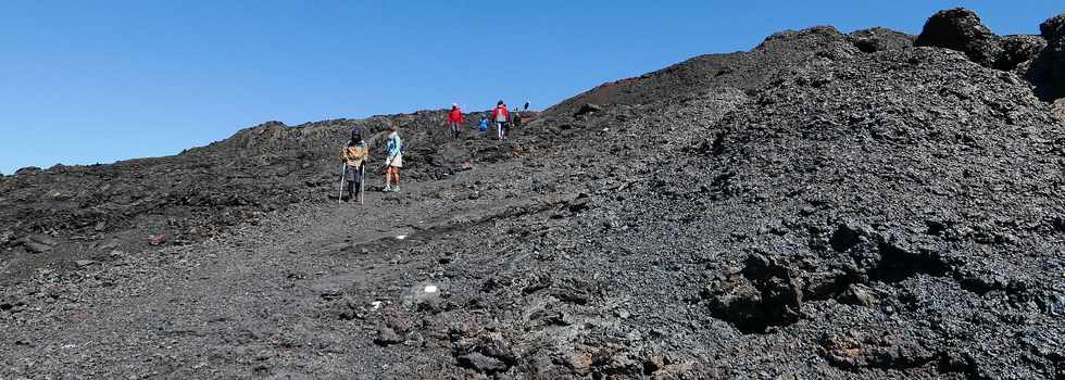 15 aot 2018 - Piton de la Fournaise - Sentier d'accs  la plateforme d'observation du cratre Dolomieu - Vers l'arrive