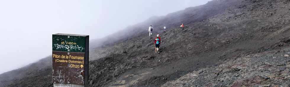 15 aot 2018 - Piton de la Fournaise - Sentier d'accs  la plateforme d'observation du cratre Dolomieu - Retour vers le Pas de Bellecombe  -