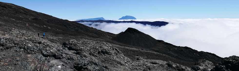 15 aot 2018 - Piton de la Fournaise - Sentier d'accs  la plateforme d'observation du cratre Dolomieu - Retour vers le Pas de Bellecombe