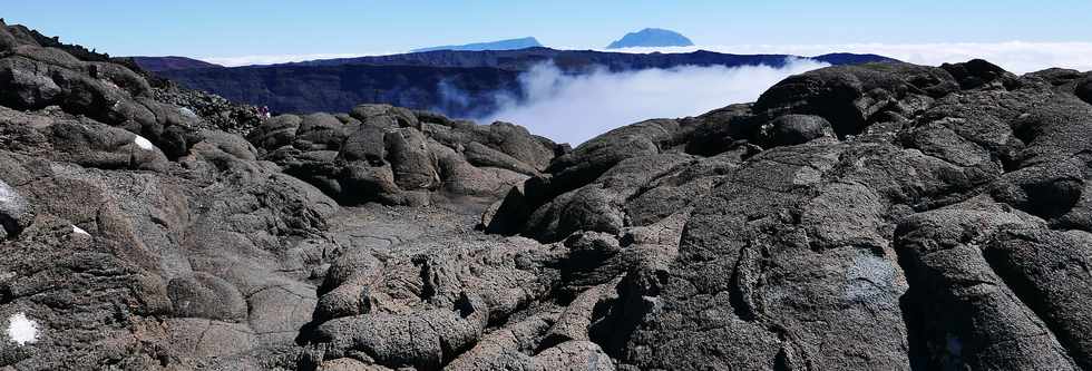 15 aot 2018 - Piton de la Fournaise - Sentier d'accs  la plateforme d'observation du cratre Dolomieu - Retour vers le Pas de Bellecombe