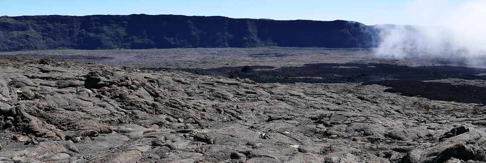 15 aot 2018 - Piton de la Fournaise - Sentier d'accs  la plateforme d'observation du cratre Dolomieu - Retour vers le Pas de Bellecombe  - Coule du 13 juillet 2018 -