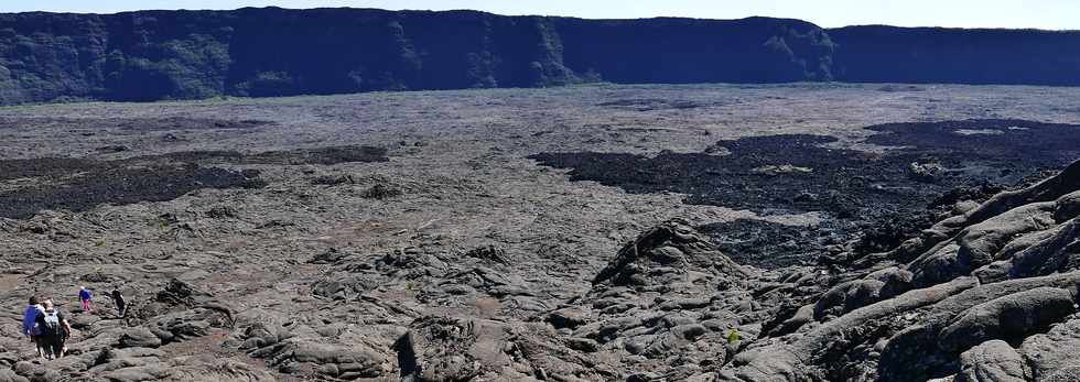 15 aot 2018 - Piton de la Fournaise - Sentier d'accs  la plateforme d'observation du cratre Dolomieu - Retour vers le Pas de Bellecombe  - Coule du 13 juillet 2018 -