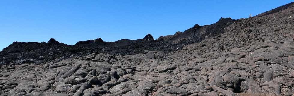 15 aot 2018 - Piton de la Fournaise - Sentier d'accs  la plateforme d'observation du cratre Dolomieu - Retour vers le Pas de Bellecombe  - Coule du 13 juillet 2018 -