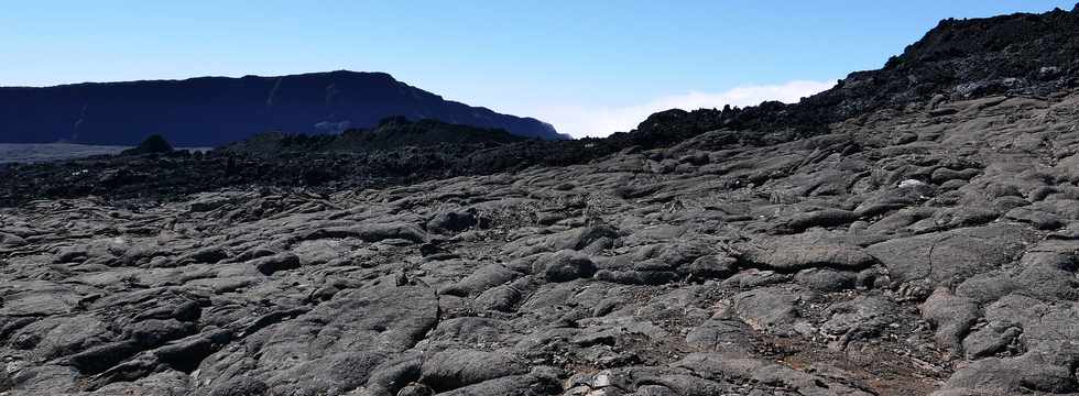 15 août 2018 - Piton de la Fournaise - Sentier d'accès à la plateforme d'observation du cratère Dolomieu - Retour vers le Pas de Bellecombe  - Coulée du 13 juillet 2018 -