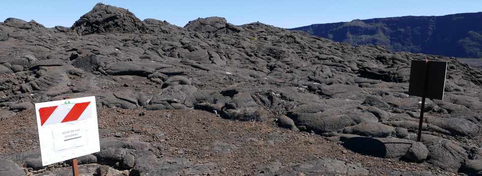 15 aot 2018 - Piton de la Fournaise - Sentier d'accs  la plateforme d'observation du cratre Dolomieu - Retour vers le Pas de Bellecombe  - Coule du 13 juillet 2018 -