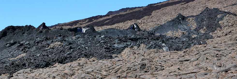 15 aot 2018 - Piton de la Fournaise - Sentier d'accs  la plateforme d'observation du cratre Dolomieu - Retour vers le Pas de Bellecombe  - Coule du 13 juillet 2018 -