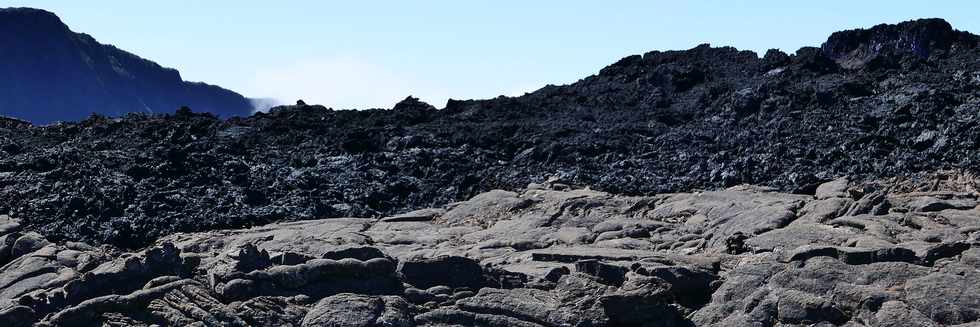 15 aot 2018 - Piton de la Fournaise - Sentier d'accs  la plateforme d'observation du cratre Dolomieu - Retour vers le Pas de Bellecombe  - Coule du 13 juillet 2018 -