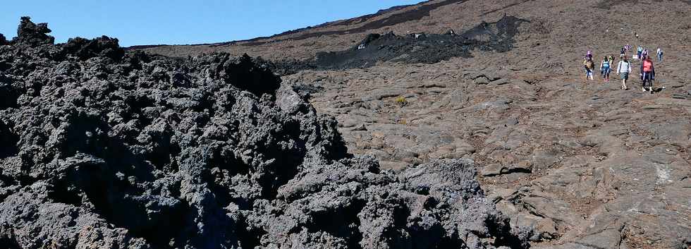 15 aot 2018 - Piton de la Fournaise - Sentier d'accs  la plateforme d'observation du cratre Dolomieu - Retour vers le Pas de Bellecombe  - Coule du 13 juillet 2018 -