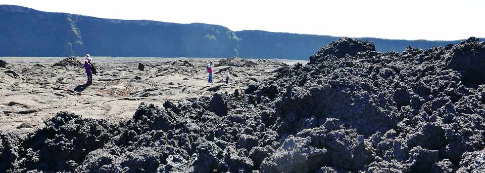 15 aot 2018 - Piton de la Fournaise - Sentier d'accs  la plateforme d'observation du cratre Dolomieu - Retour vers le Pas de Bellecombe  - Coule du 13 juillet 2018 -