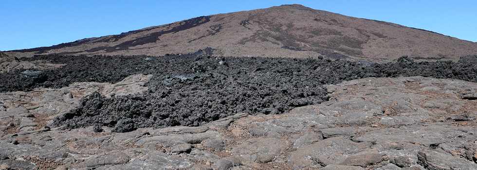 15 aot 2018 - Piton de la Fournaise - Sentier d'accs  la plateforme d'observation du cratre Dolomieu - Retour vers le Pas de Bellecombe  - Coule du 13 juillet 2018 -