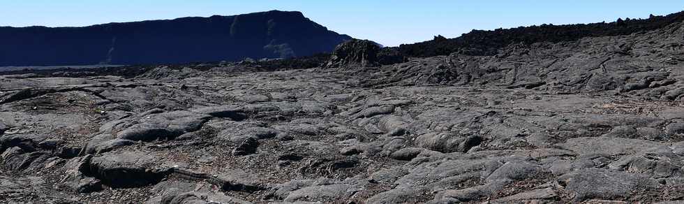 15 aot 2018 - Piton de la Fournaise - Sentier d'accs  la plateforme d'observation du cratre Dolomieu - Retour vers le Pas de Bellecombe  - Coule du 13 juillet 2018 -