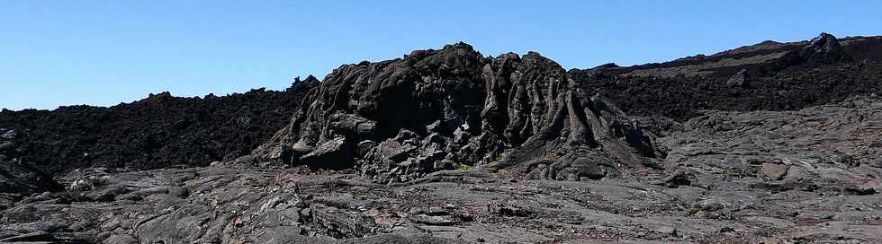 15 aot 2018 - Piton de la Fournaise - Sentier d'accs  la plateforme d'observation du cratre Dolomieu - Retour vers le Pas de Bellecombe  - Coule du 13 juillet 2018 -