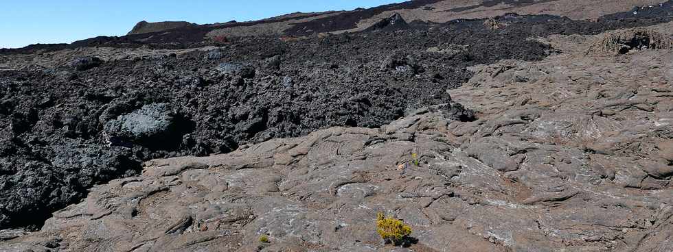 15 aot 2018 - Piton de la Fournaise - Sentier d'accs  la plateforme d'observation du cratre Dolomieu - Retour vers le Pas de Bellecombe  - Coule du 13 juillet 2018 -