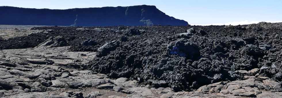 15 aot 2018 - Piton de la Fournaise - Sentier d'accs  la plateforme d'observation du cratre Dolomieu - Retour vers le Pas de Bellecombe  - Coule du 13 juillet 2018 -