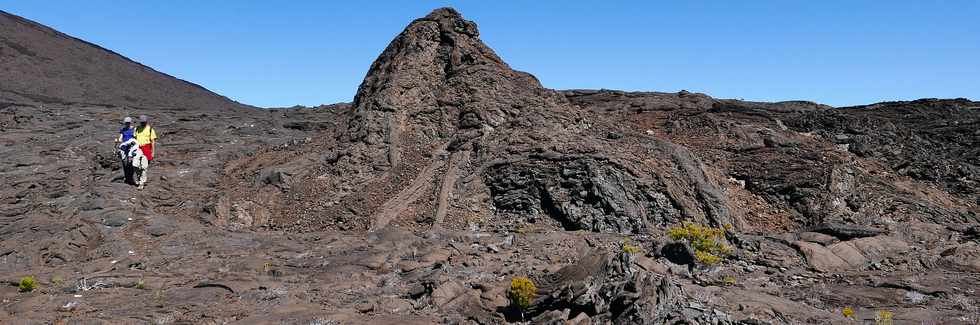 15 aot 2018 - Piton de la Fournaise - Sentier d'accs  la plateforme d'observation du cratre Dolomieu - Retour vers le Pas de Bellecombe  - Tumulus -