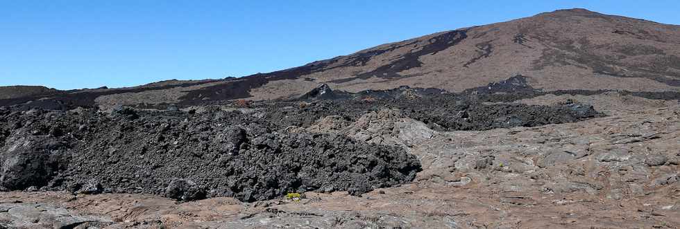 15 aot 2018 - Piton de la Fournaise - Sentier d'accs  la plateforme d'observation du cratre Dolomieu - Retour vers le Pas de Bellecombe  - Coule du 13 juillet 2018 -