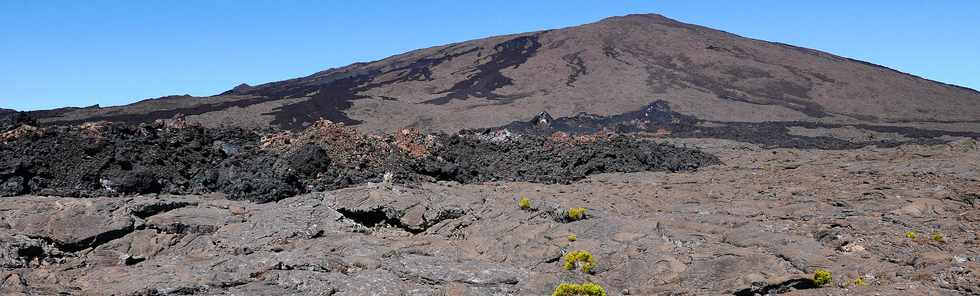 15 aot 2018 - Piton de la Fournaise - Sentier d'accs  la plateforme d'observation du cratre Dolomieu - Retour vers le Pas de Bellecombe  -