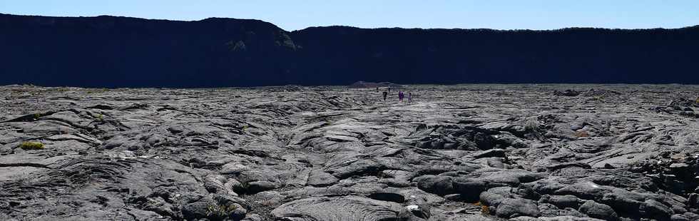 15 aot 2018 - Piton de la Fournaise - Sentier d'accs  la plateforme d'observation du cratre Dolomieu - Retour vers le Pas de Bellecombe  -