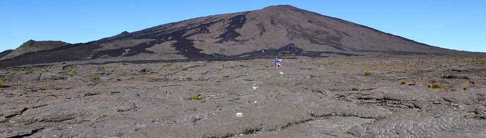 15 aot 2018 - Piton de la Fournaise - Sentier d'accs  la plateforme d'observation du cratre Dolomieu - Retour vers le Pas de Bellecombe  -