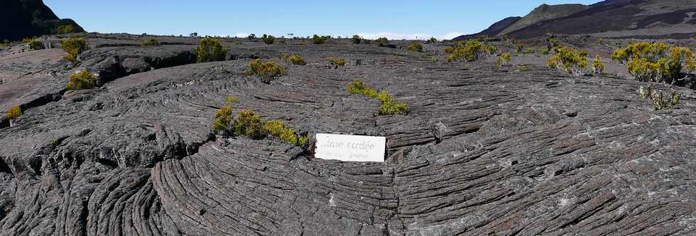 15 aot 2018 - Piton de la Fournaise - Sentier d'accs  la plateforme d'observation du cratre Dolomieu - Retour vers le Pas de Bellecombe  - Lave corde