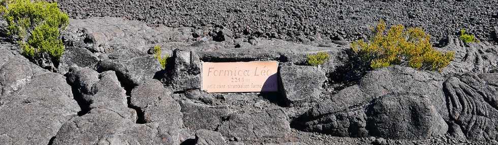 15 aot 2018 - Piton de la Fournaise - Sentier d'accs  la plateforme d'observation du cratre Dolomieu - Retour vers le Pas de Bellecombe  - Formica Lo