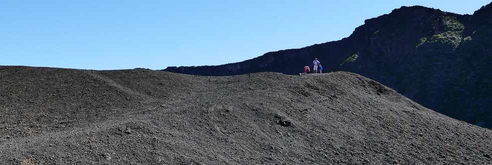 15 août 2018 - Piton de la Fournaise - Sentier d'accès à la plateforme d'observation du cratère Dolomieu - Retour vers le Pas de Bellecombe  - Formica Léo