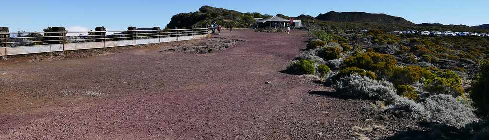 15 aot 2018 - Piton de la Fournaise - Sentier d'accs  la plateforme d'observation du cratre Dolomieu - Retour vers le Pas de Bellecombe  - Parking  -