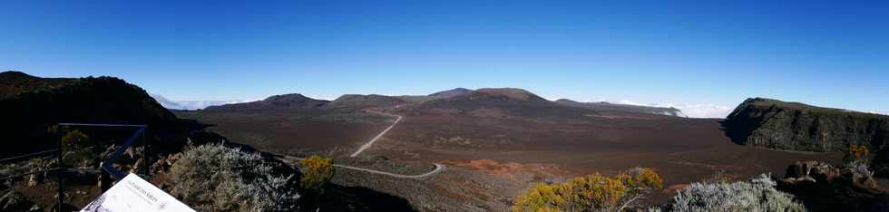 15 aot 2018 - Piton de la Fournaise - Pas des Sables - Vue sur la Plaine des Sables -