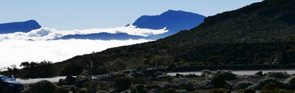 15 aot 2018 - Piton de la Fournaise - Pas des Sables - Vue sur le Grand Bnare et le Piton des Neiges -