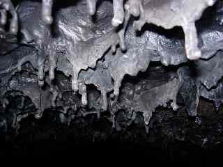 Stalactites de lave