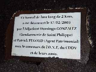 Tunnel de lave - Piton de la Fournaise - Plaque commmorative