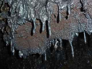 Tunnel de lave - Piton de la Fournaise - Stalactites