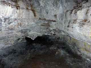 Tunnel de lave - coulée de novembre 1800 -