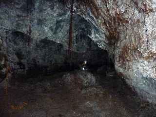 Tunnel de lave - coulée de novembre 1800 -