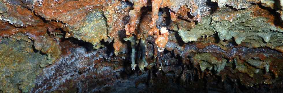 Piton de la Fournaise - Tunnel de lave -  - Hlictites -