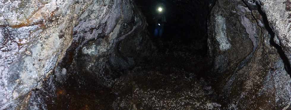 Piton de la Fournaise - Tunnel de lave ancien