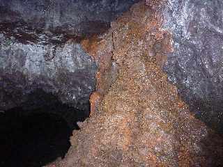 Tunnel de lave dans la coule de 1800