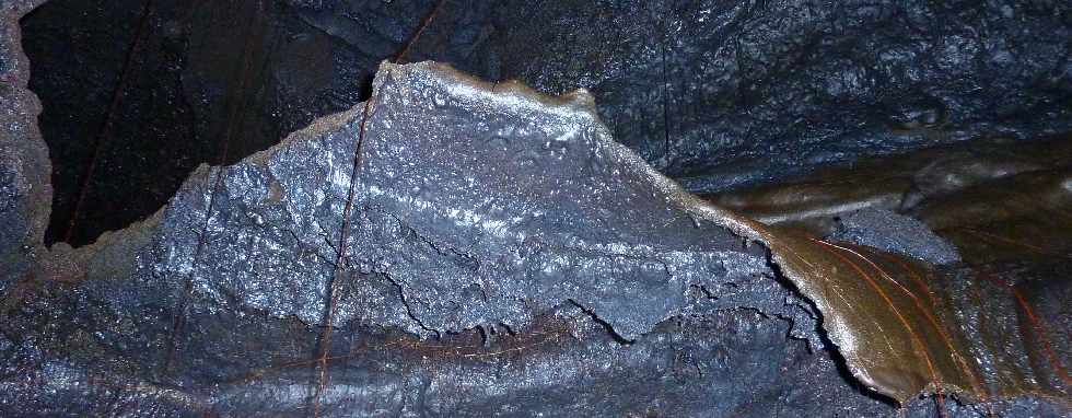 Tunnels de lave de la coule 2004 - Piton de la Fournaise